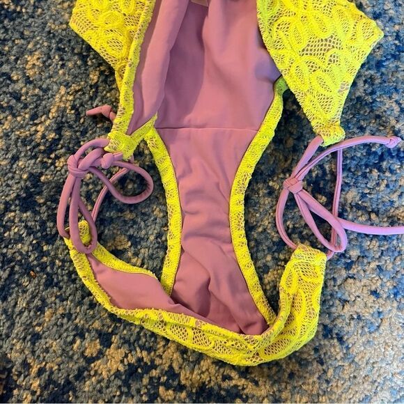 Victoria’s Secret Neon Lace String Bikini - Picture 3 of 4
